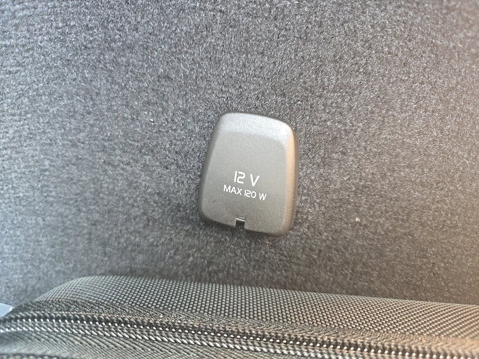 2025 Volvo EX90 Plus - Photo 16
