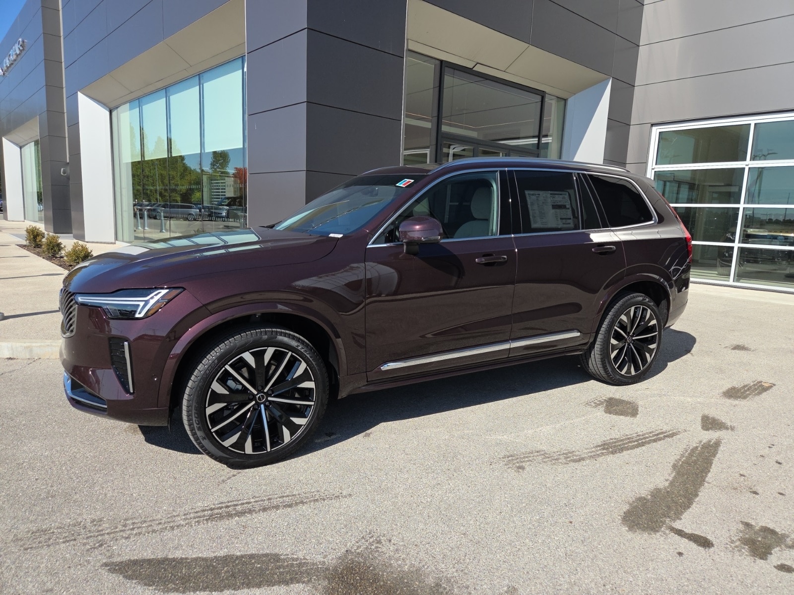 2026 Volvo XC90 Plus's photo