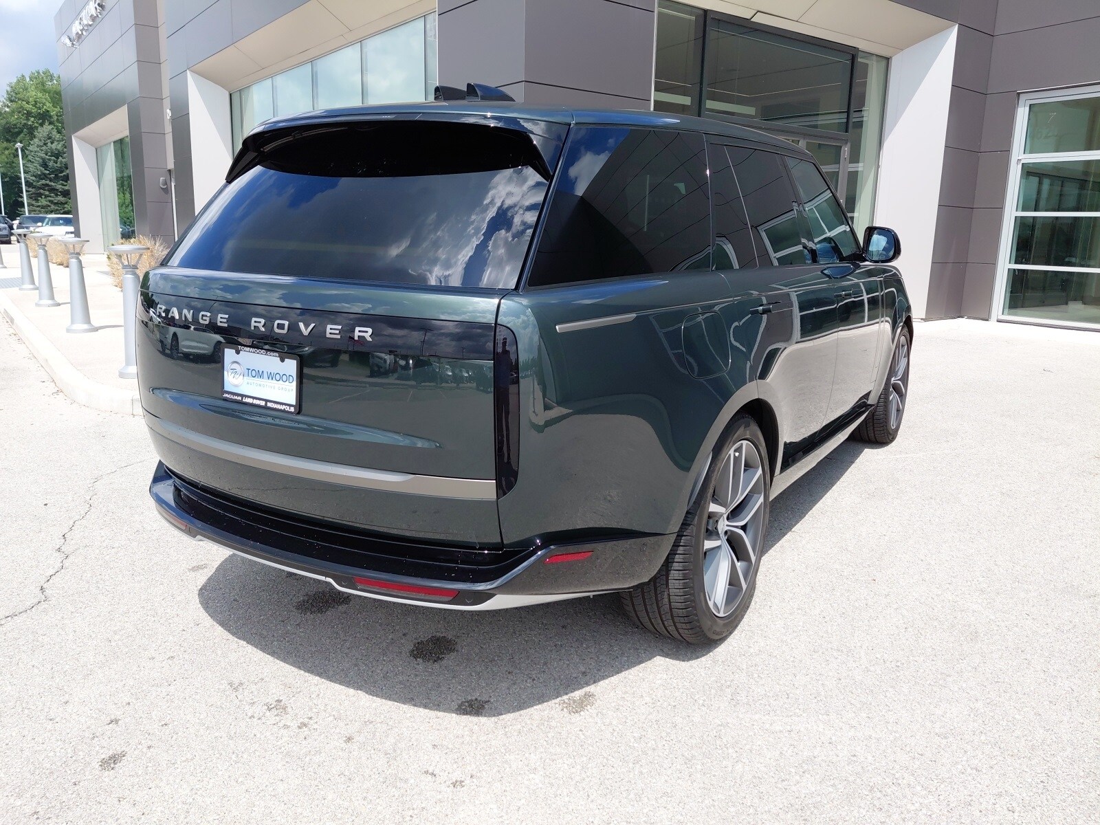 2025 Land Rover Range Rover SE photo 2