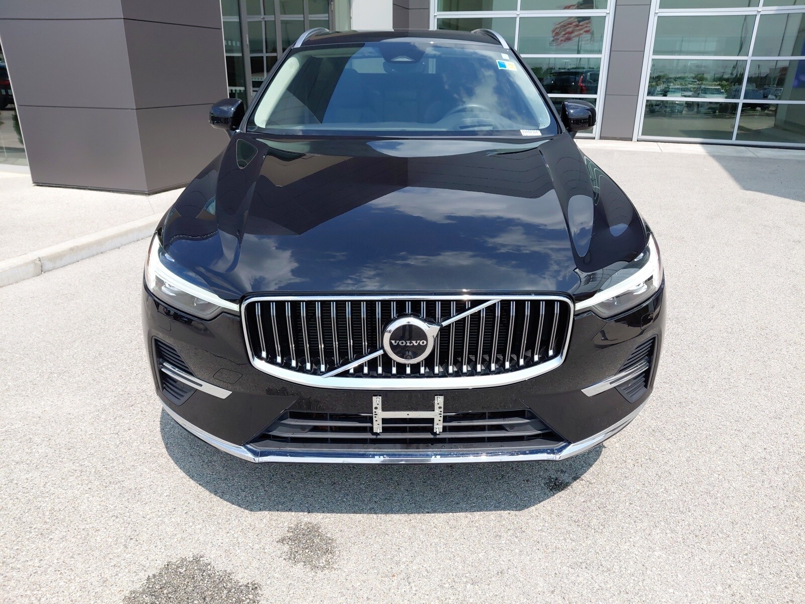 2022 Volvo XC60 B5 Inscription photo 3