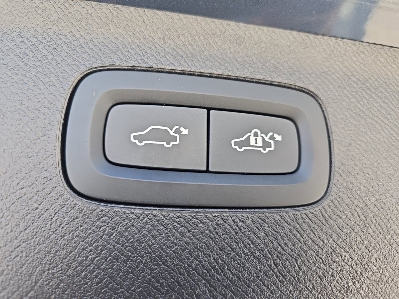 2026 Volvo XC90 Plus - Photo 14