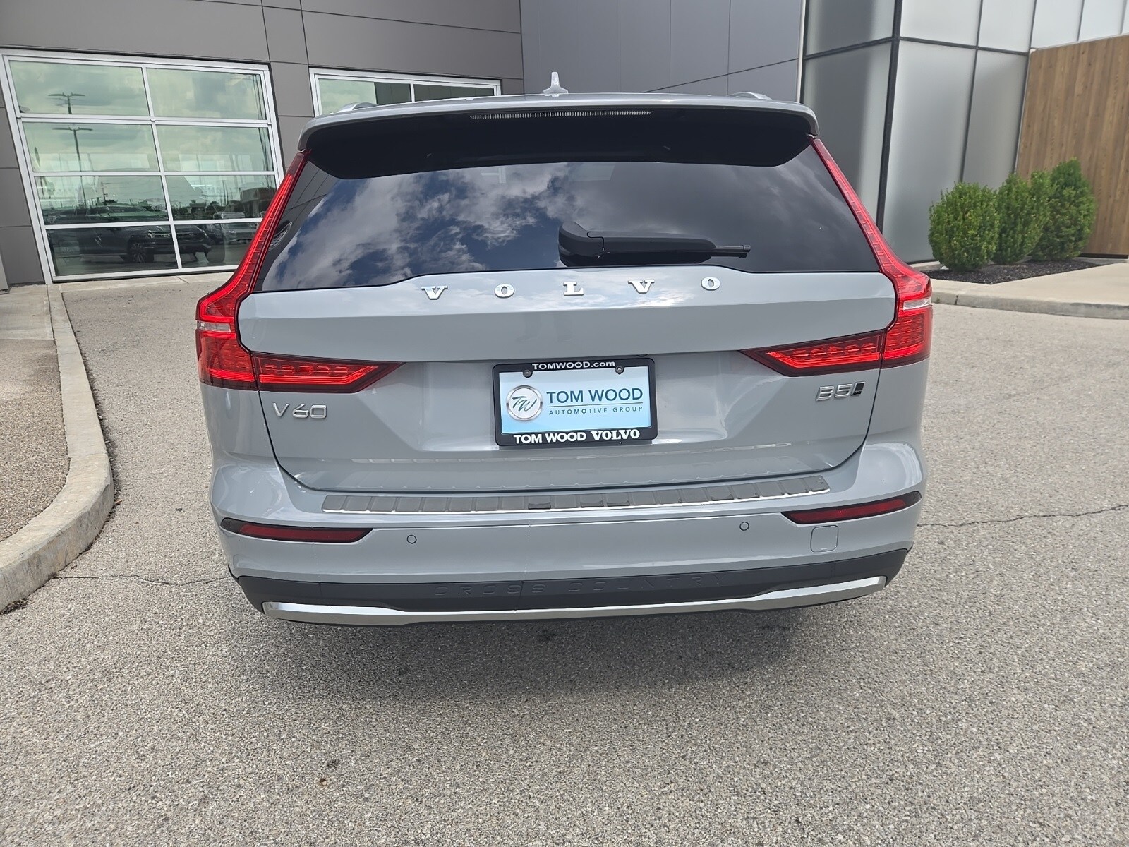 2024 Volvo V60 Cross Country Ultimate photo 4