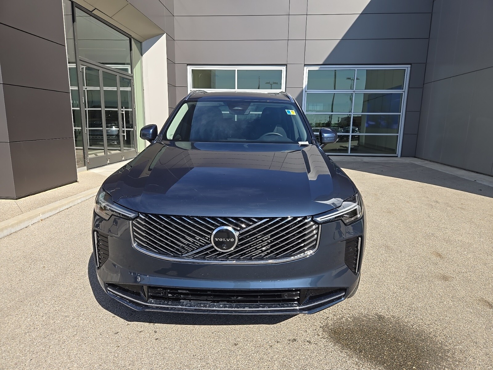 2025 Volvo XC90 Plus photo 2