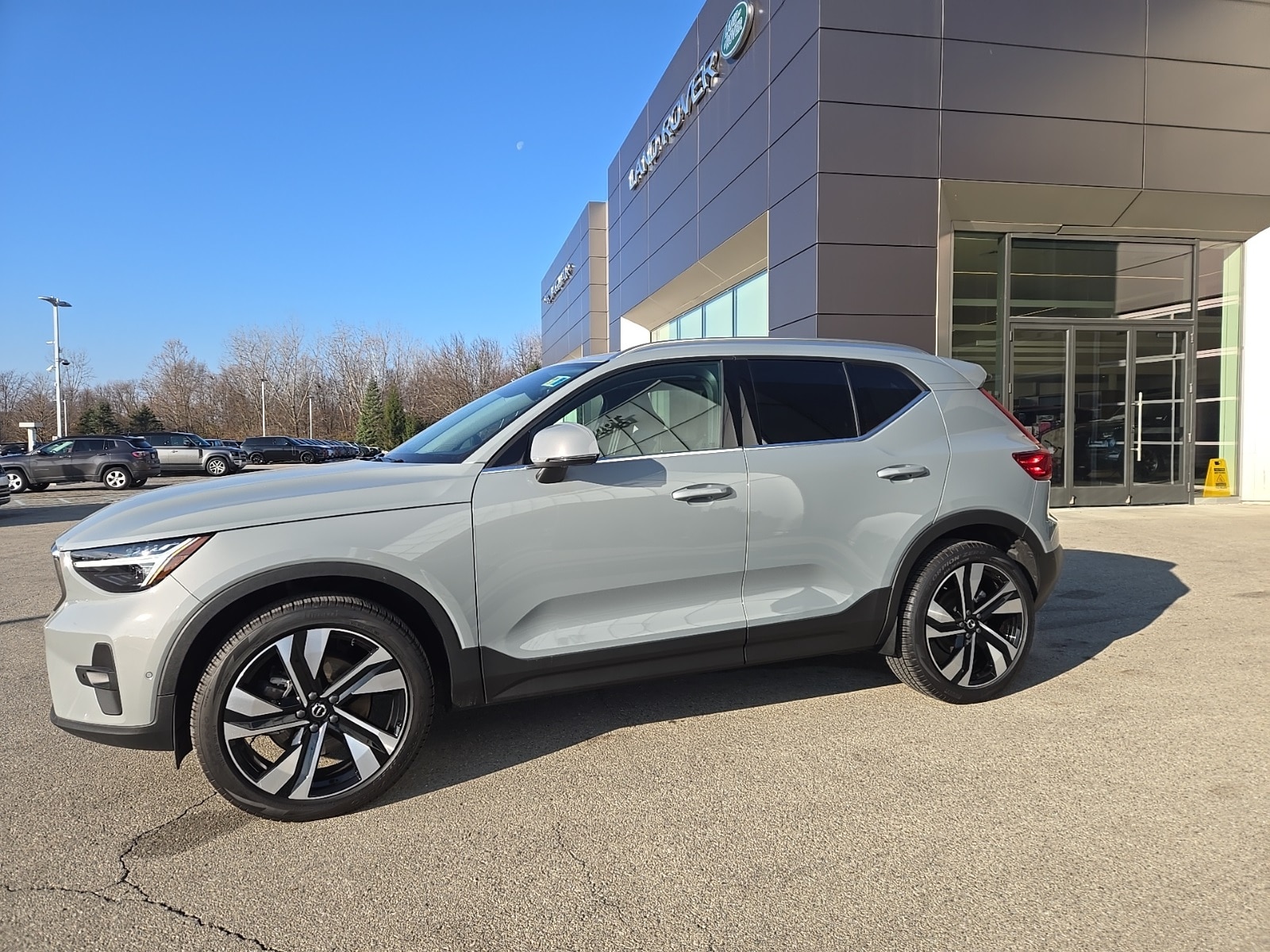 2025 Volvo XC40 Ultra's photo