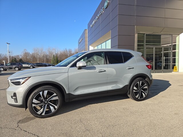 2025 Volvo XC40 B5 Ultra Bright Theme AWD SUV