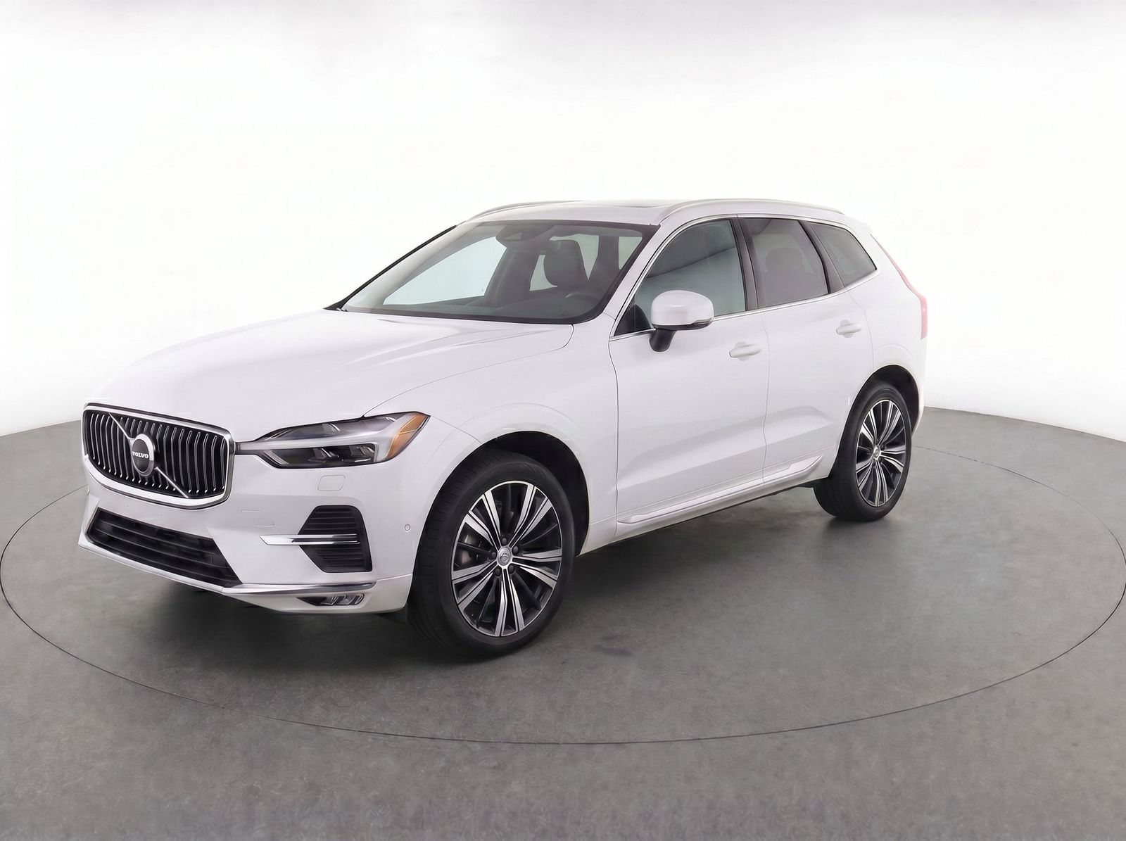 2023 Volvo XC60 B5 Plus Bright Theme AWD's photo