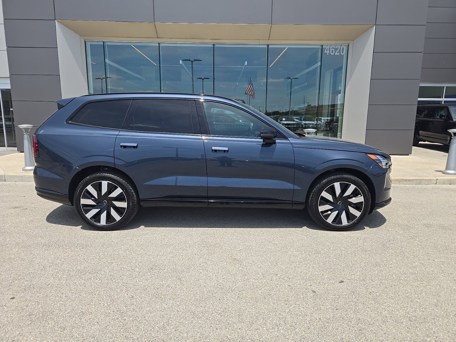 2025 Volvo EX90 Plus - Photo 6