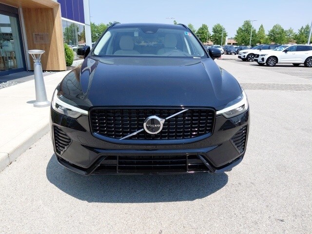 2025 Volvo XC60 B5 Plus photo 3