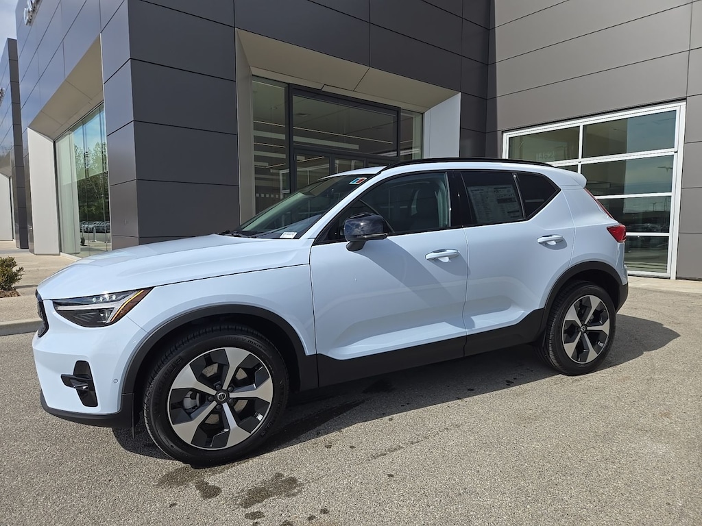 New 2026 Volvo XC40 B5 Plus SUV