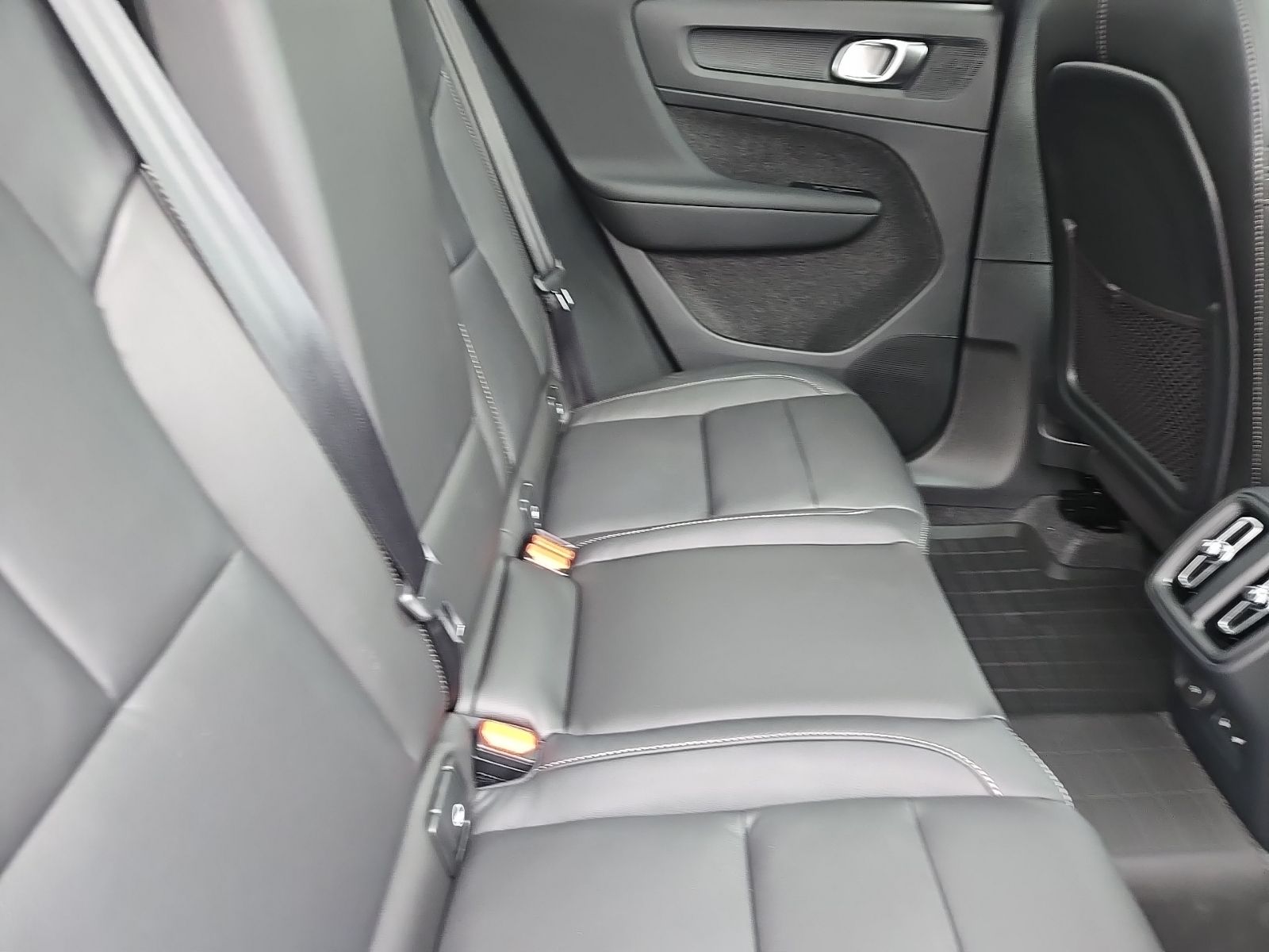 2026 Volvo XC40 Plus - Photo 29