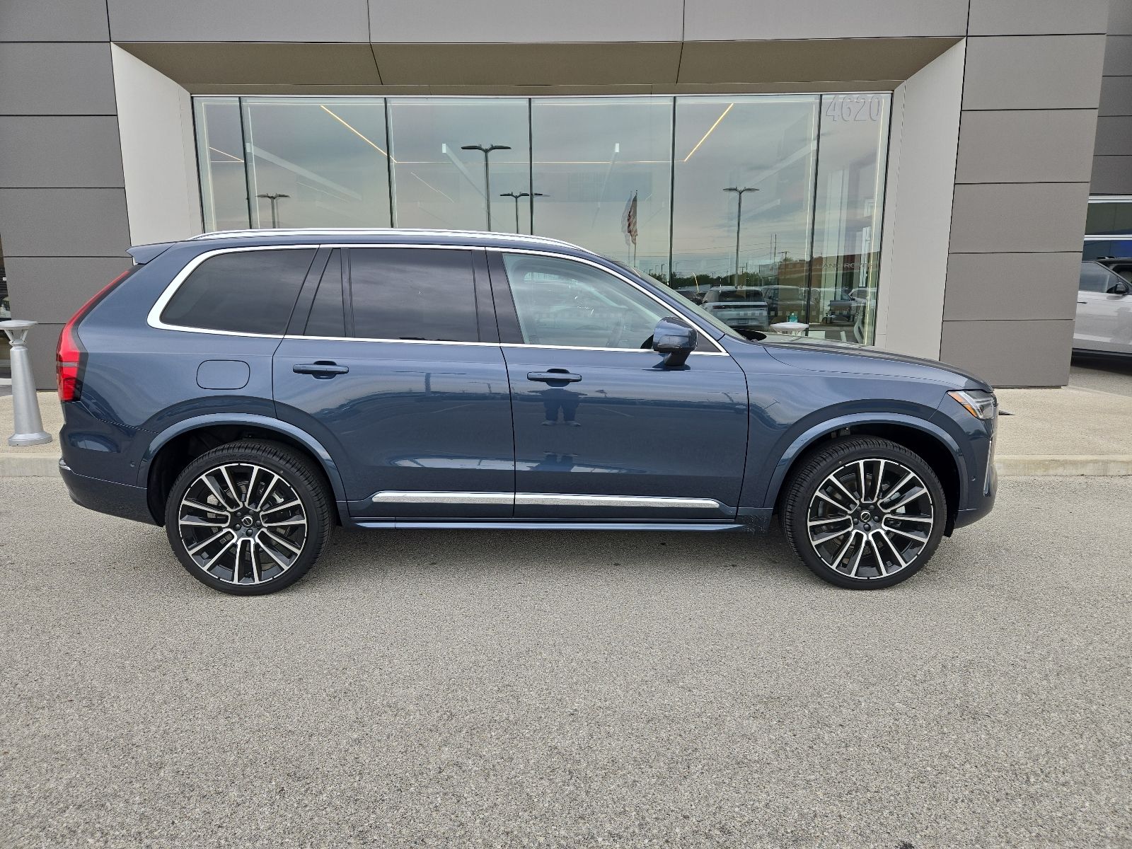 2026 Volvo XC90 Plus - Photo 6