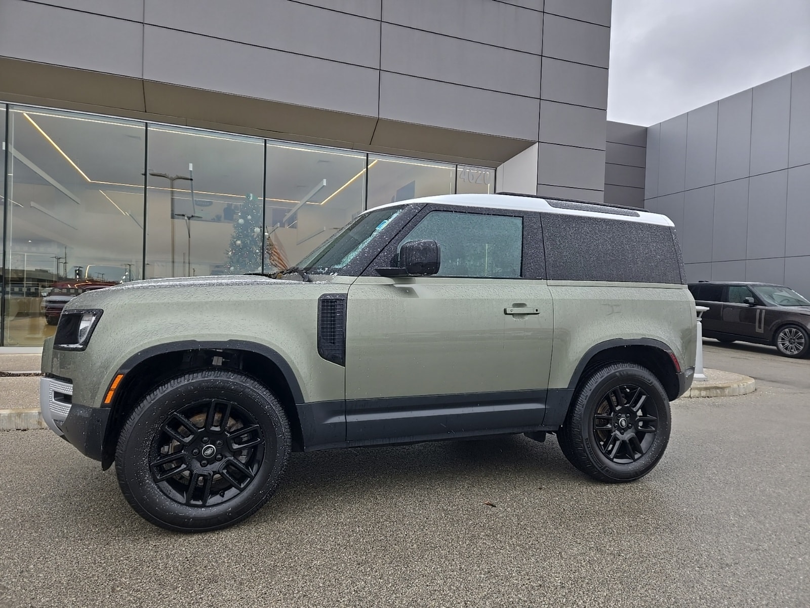 2023 Land Rover Defender S's photo