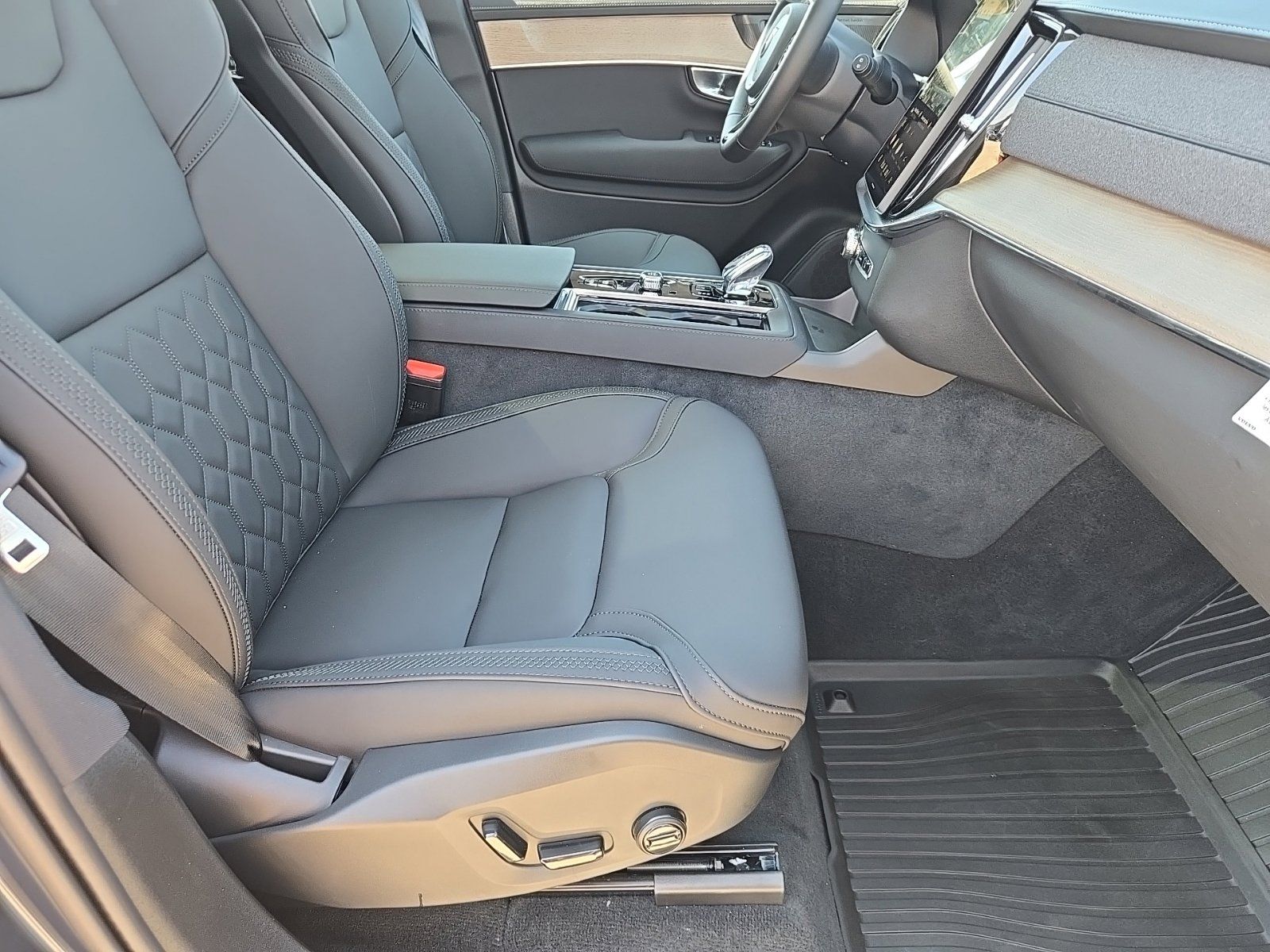 2026 Volvo XC90 Plus - Photo 28