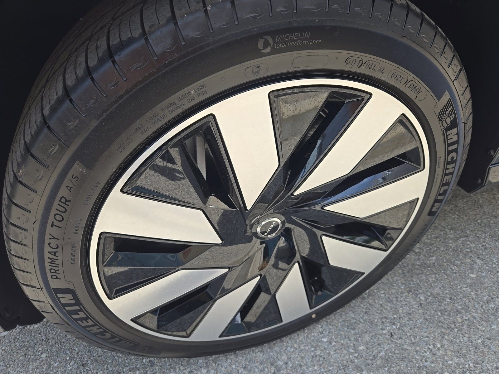 2025 Volvo EX90 Plus - Photo 21
