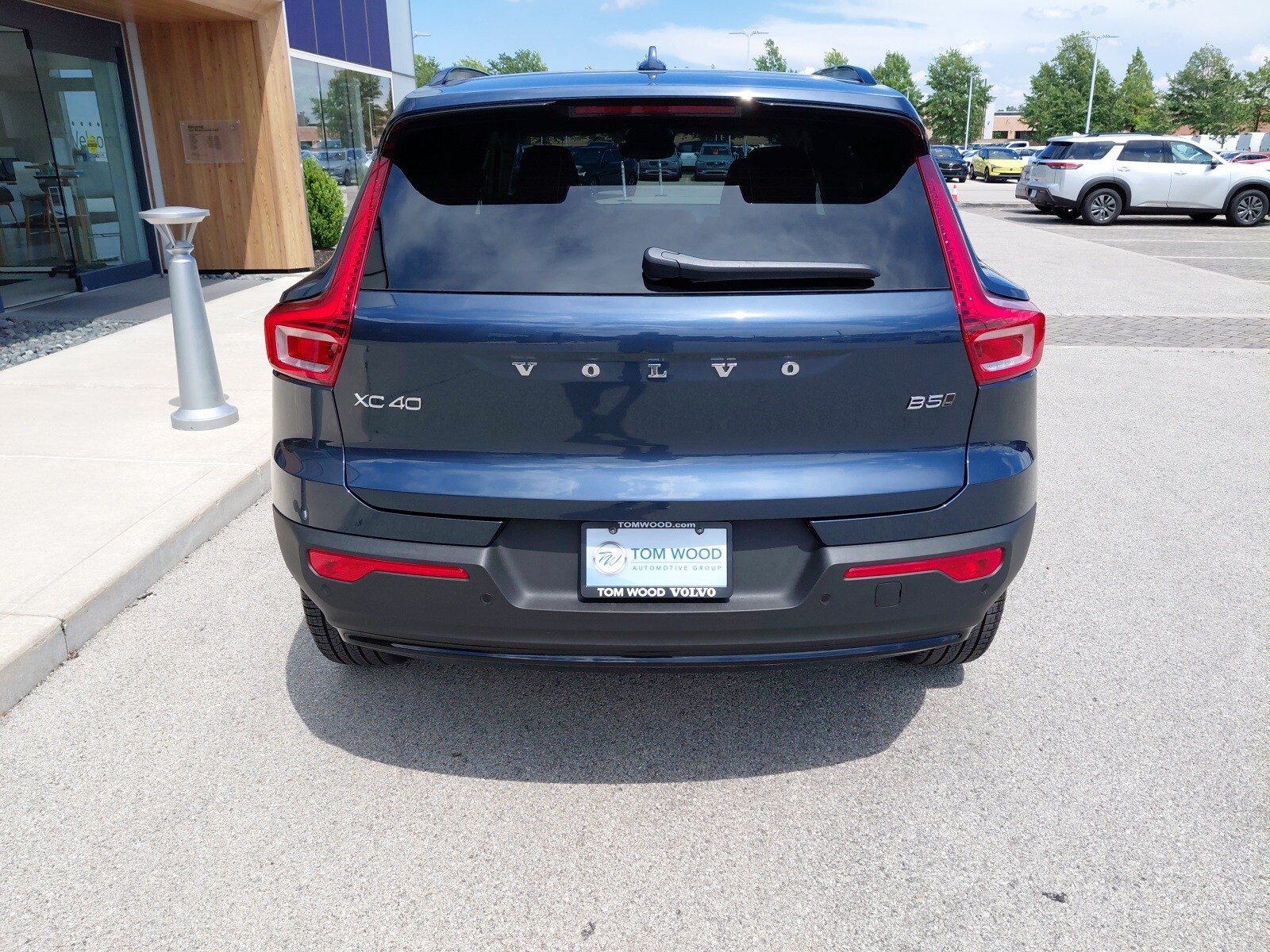 2026 Volvo XC40 photo 4