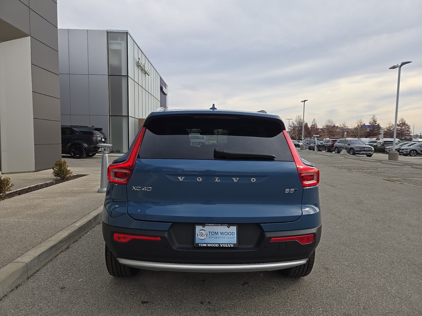 2025 Volvo XC40 Plus photo 4