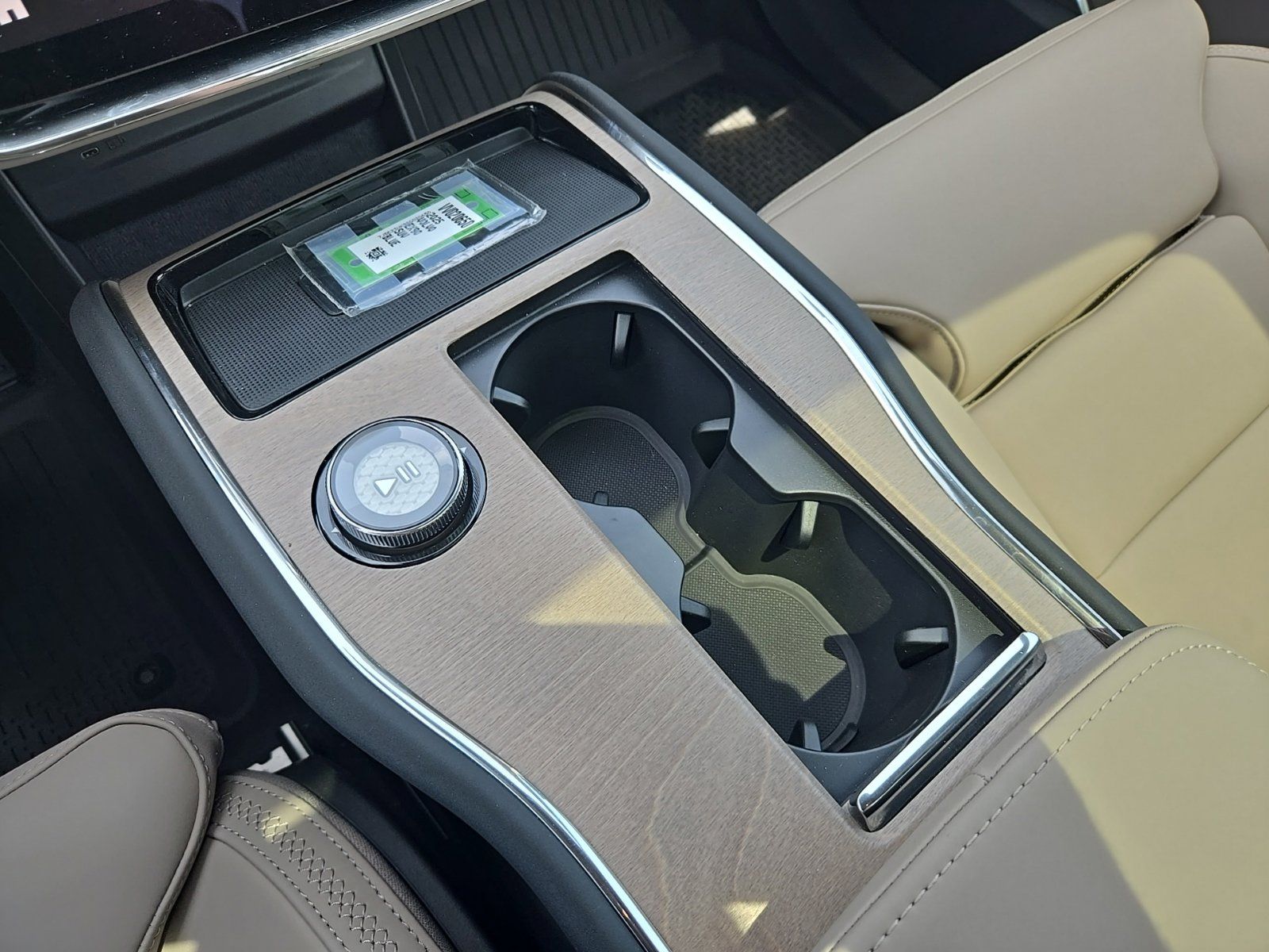2025 Volvo EX90 Plus - Photo 46