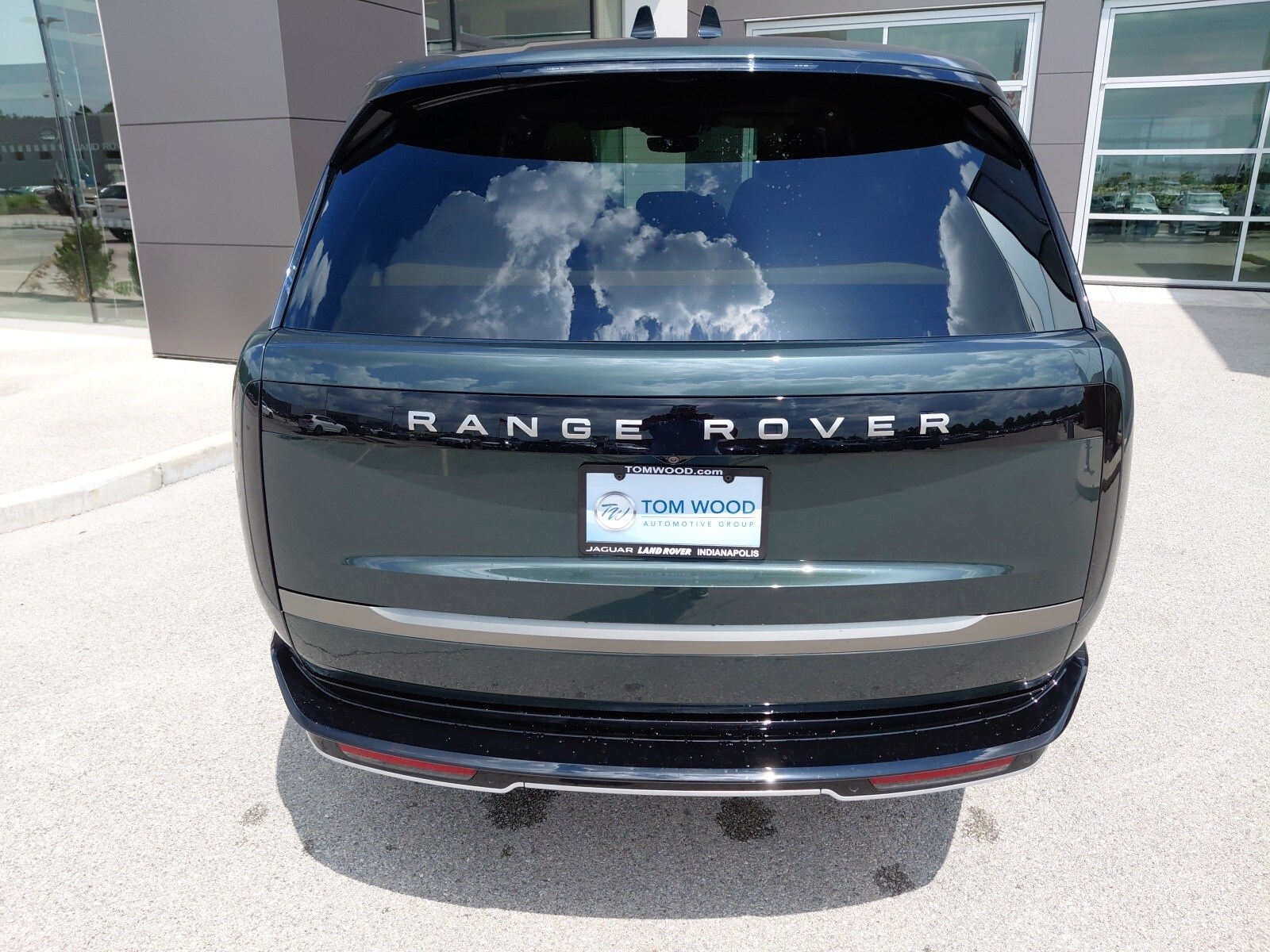 2025 Land Rover Range Rover SE photo 4