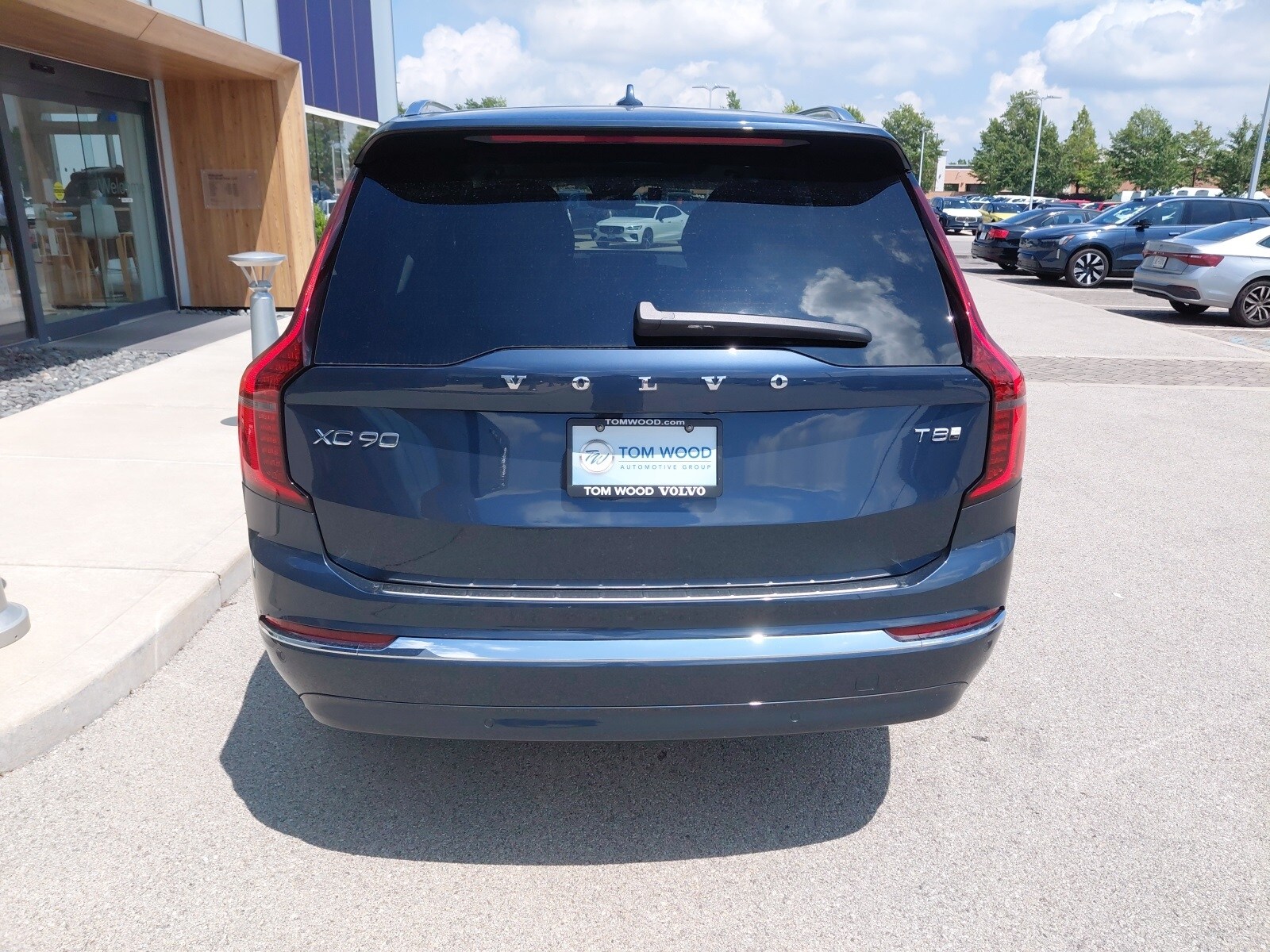 2025 Volvo XC90 T8 Plus photo 4