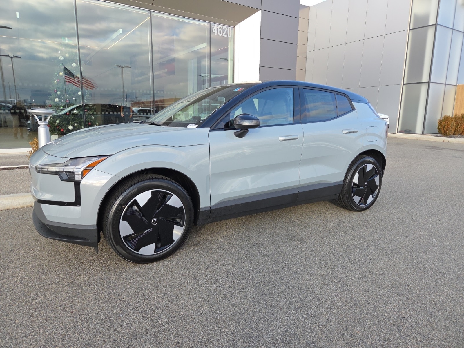 2026 Volvo EX30 Plus's photo