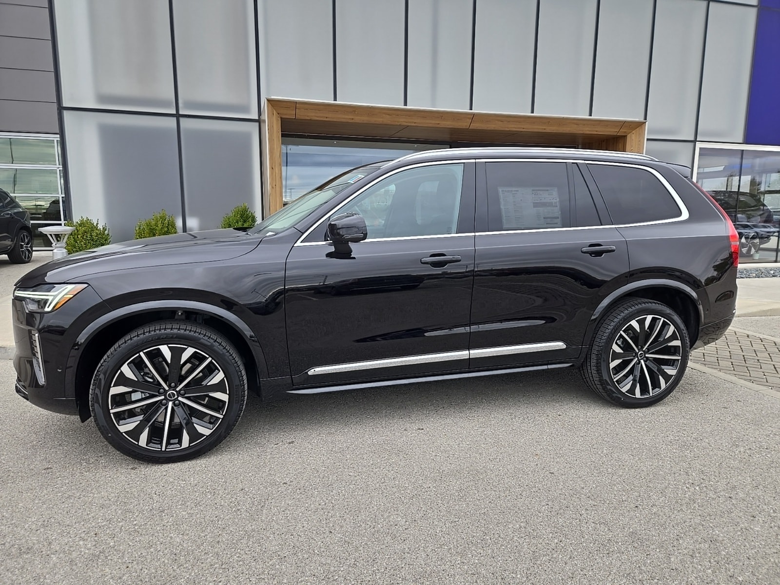 2026 Volvo XC90 Plus's photo