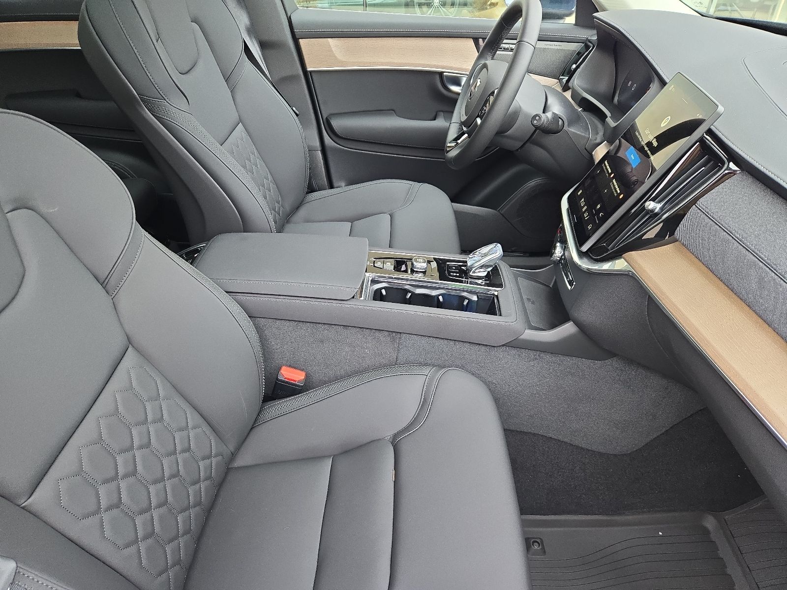 2026 Volvo XC90 Plus - Photo 28