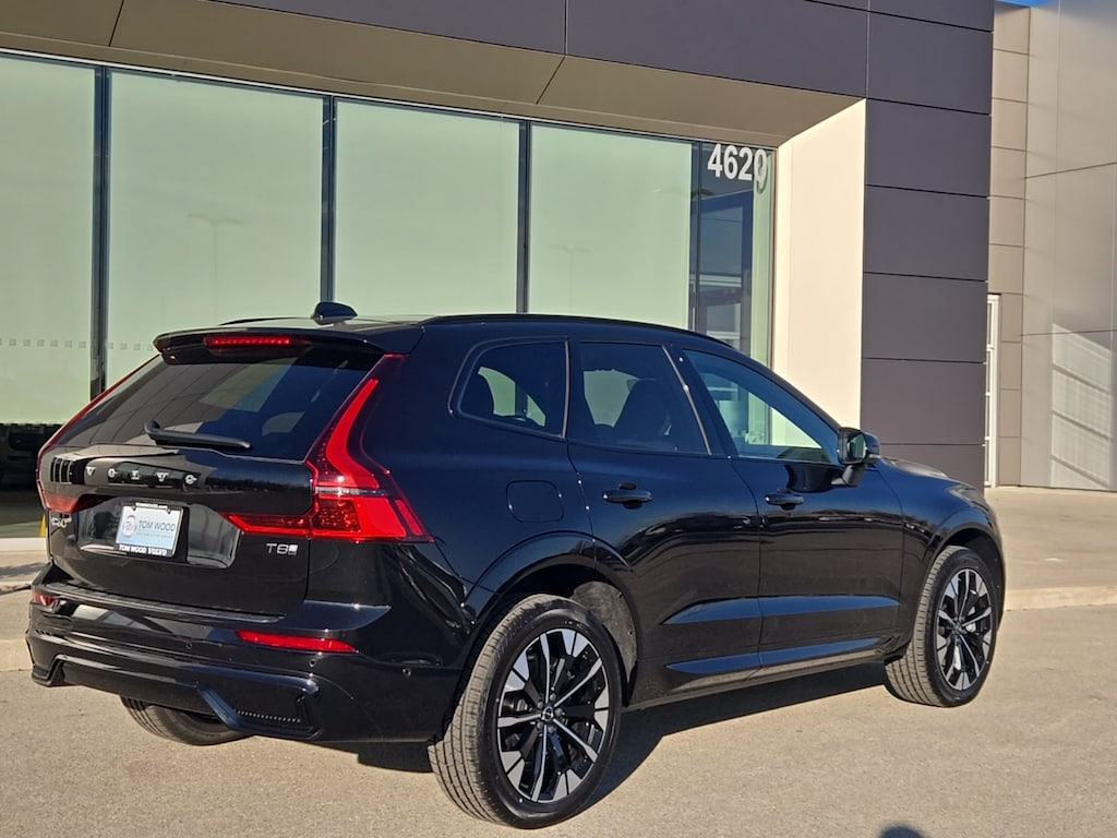 New 2026 Volvo XC60 plug-in hybrid T8 Plus SUV