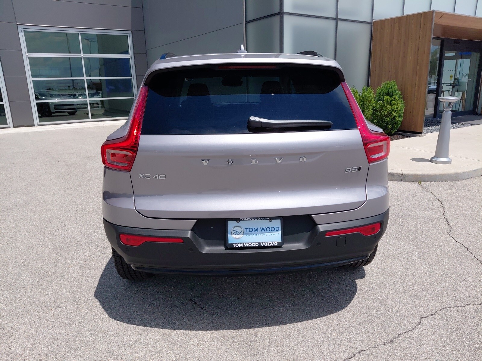 2026 Volvo XC40 Plus photo 4