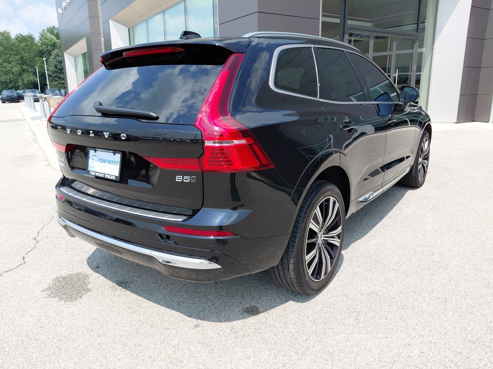 2022 Volvo XC60 B5 Inscription photo 2
