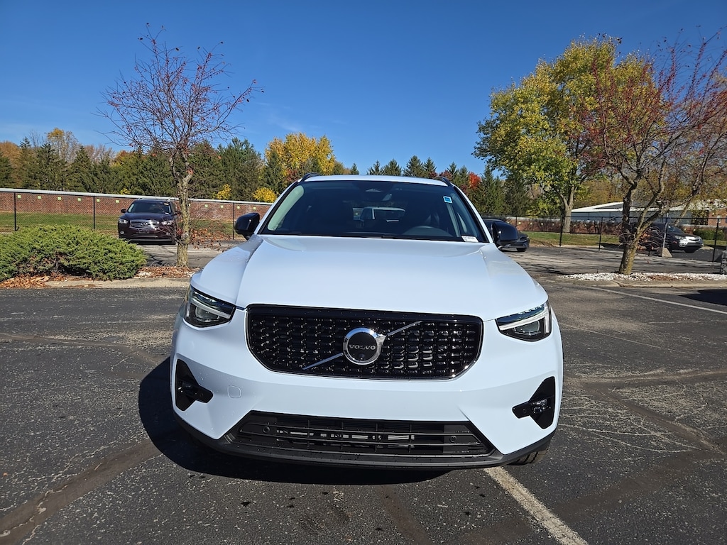 New 2026 Volvo XC40 B5 Plus SUV