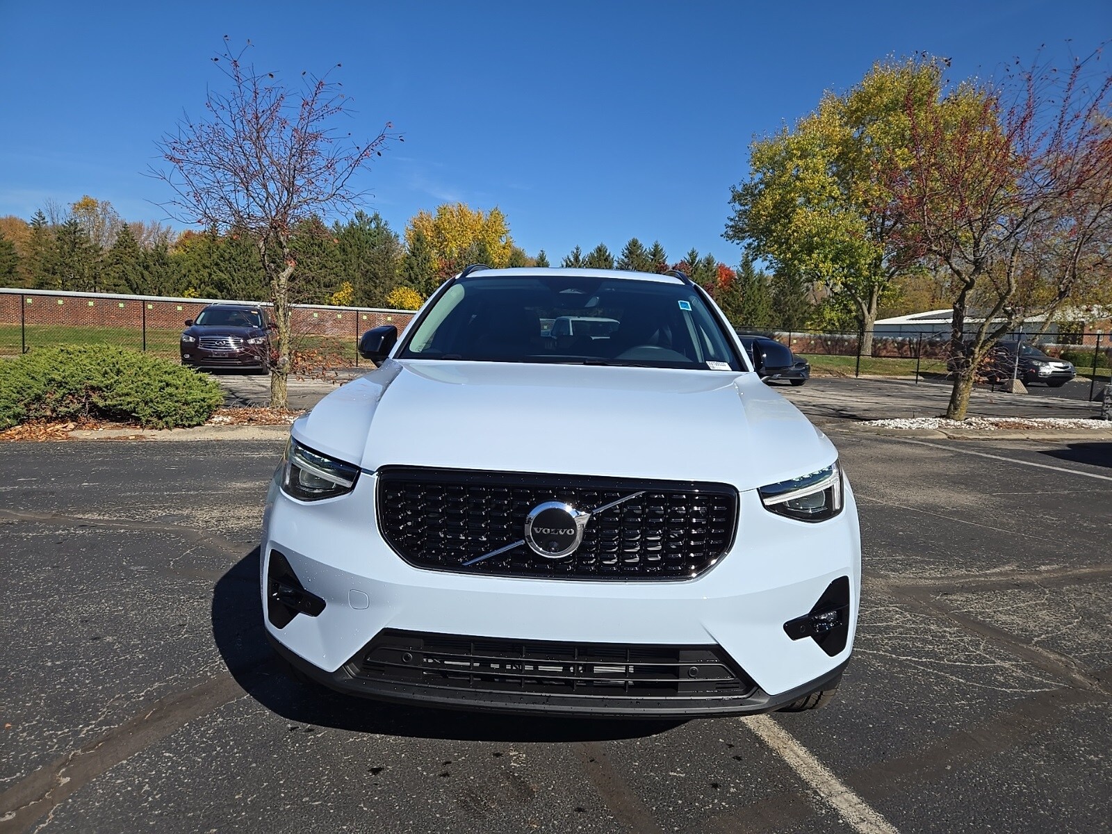2026 Volvo XC40 Plus photo 2