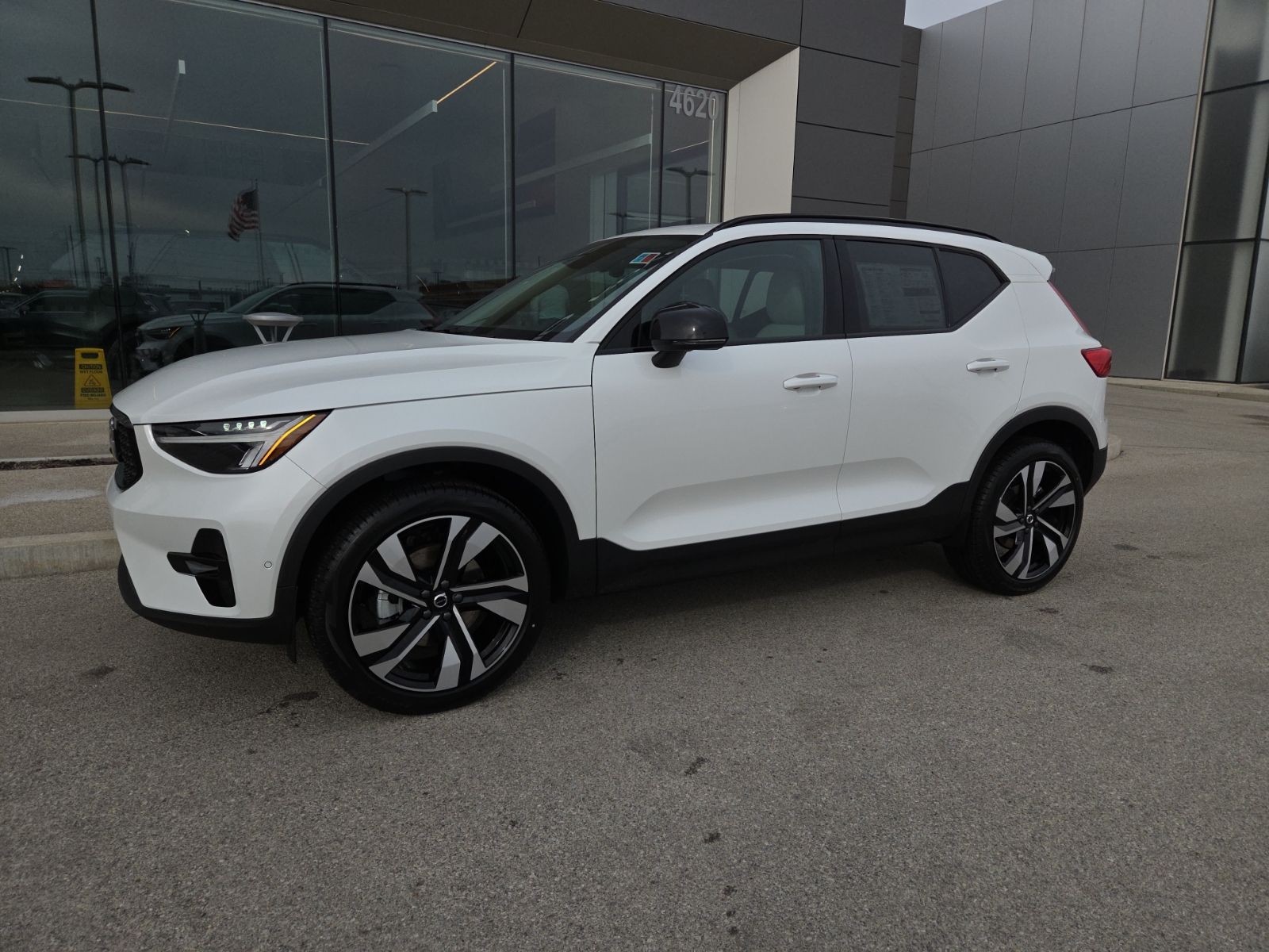 2026 Volvo XC40 B5 Plus Dark AWD's photo
