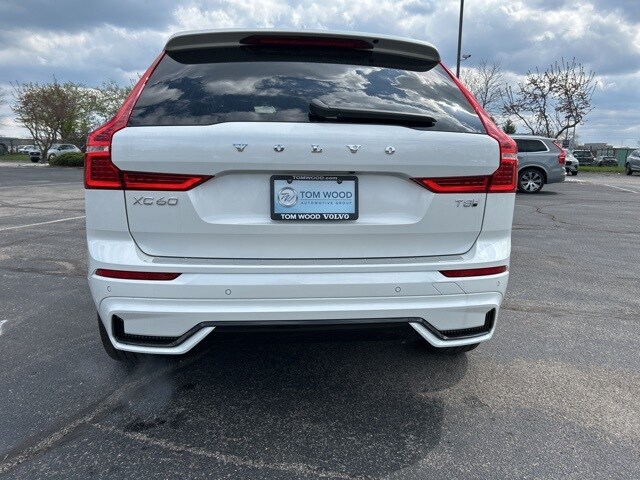 2025 Volvo XC60 T8 photo 4