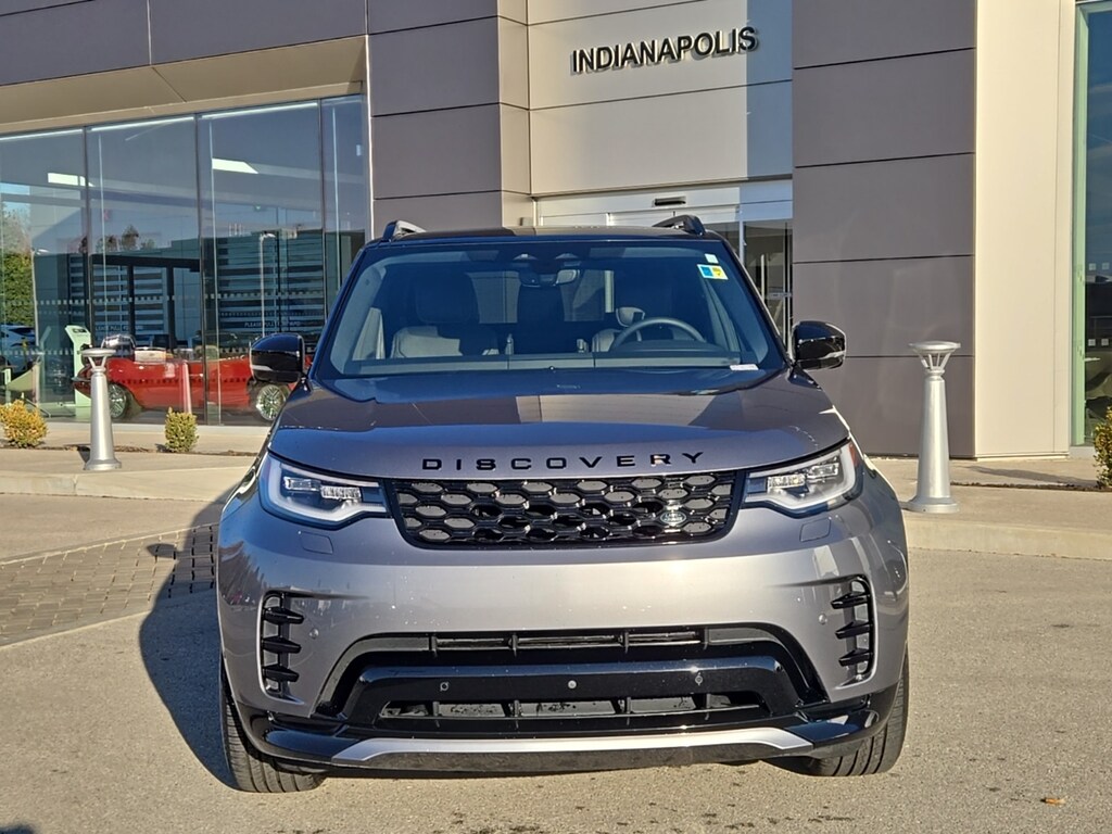 Used 2024 Land Rover Discovery Dynamic SE SUV