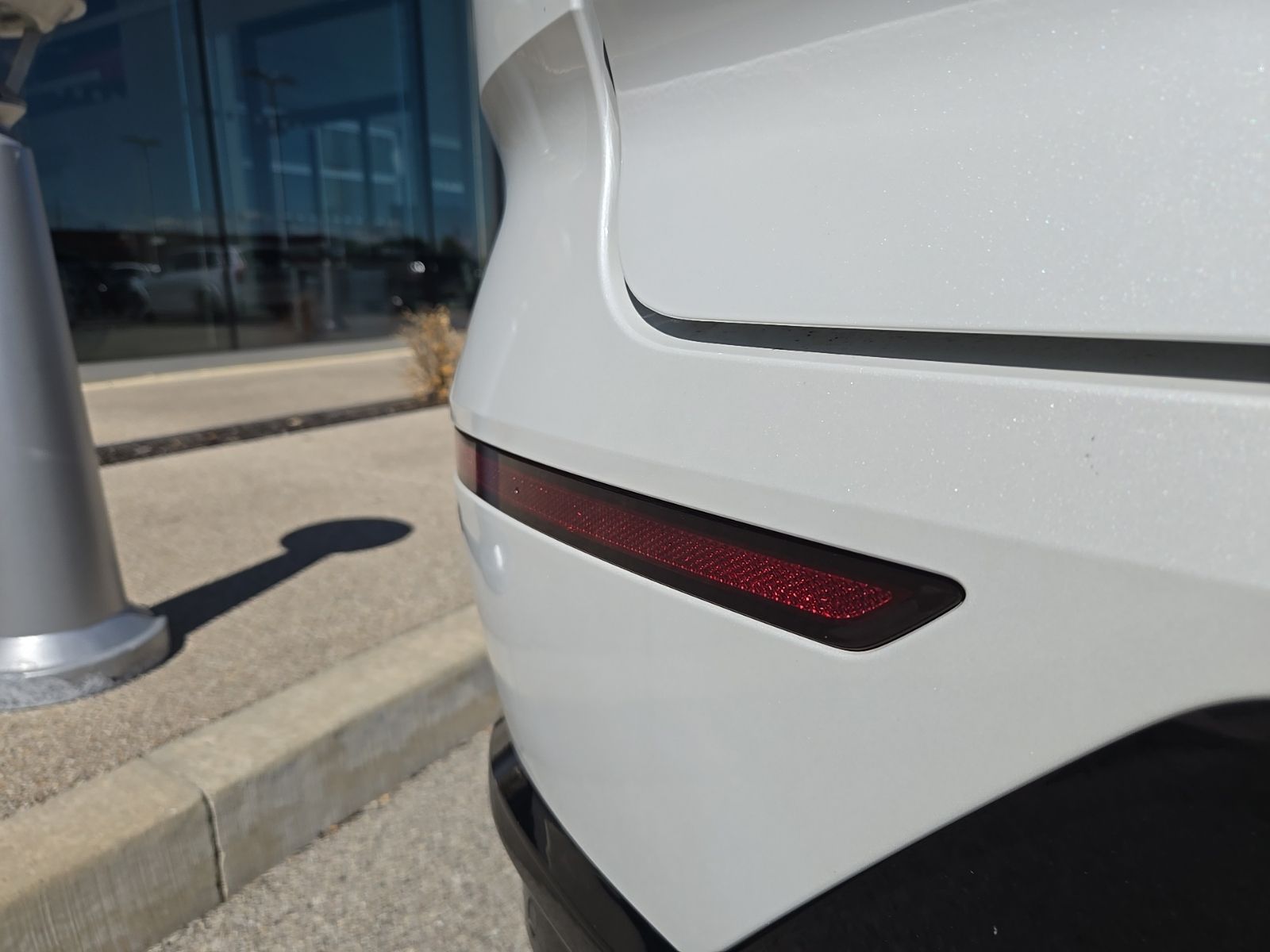 2025 Volvo EX90 Plus - Photo 13