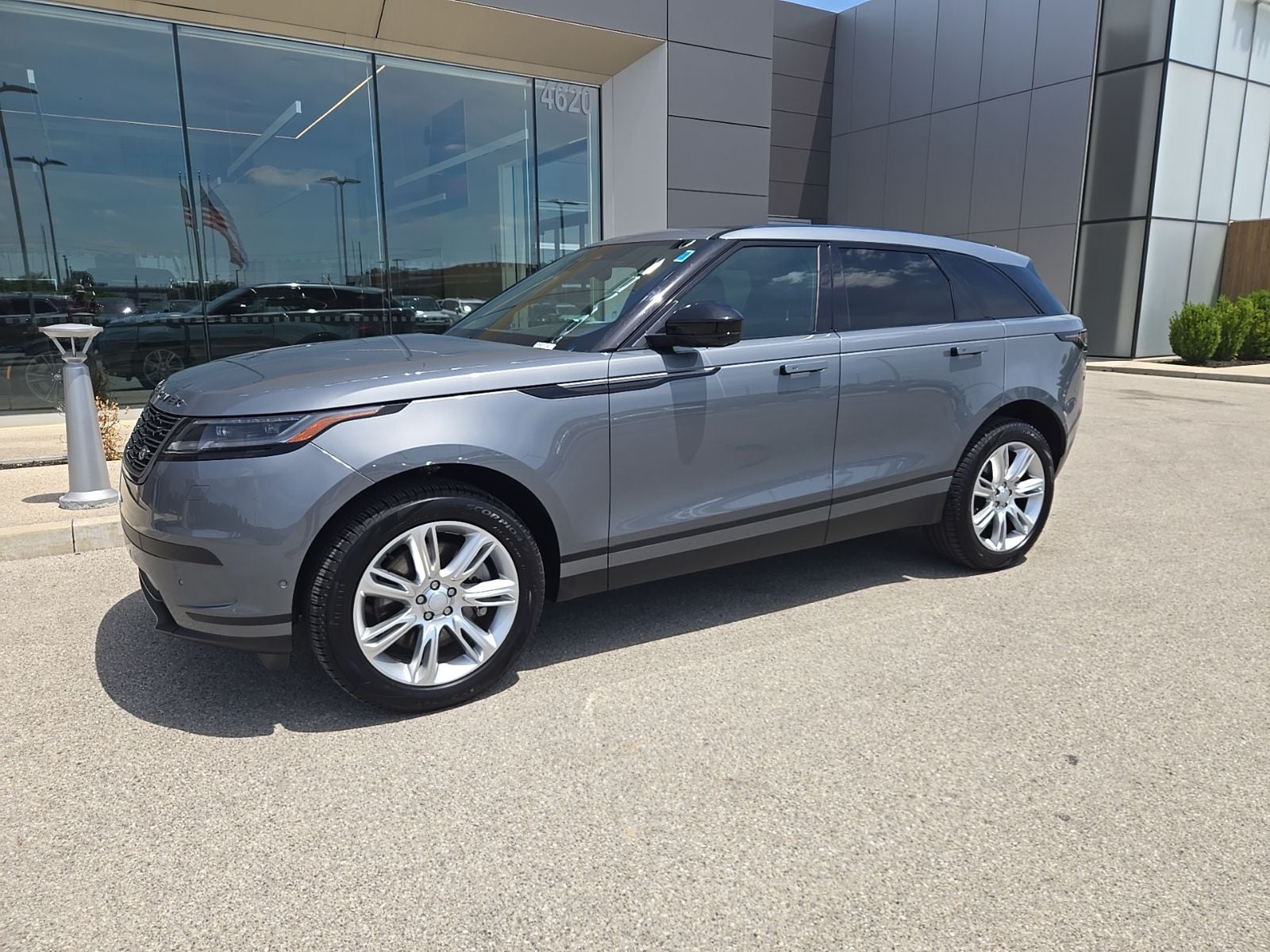 2026 Land Rover Range Rover Velar P250 S's photo