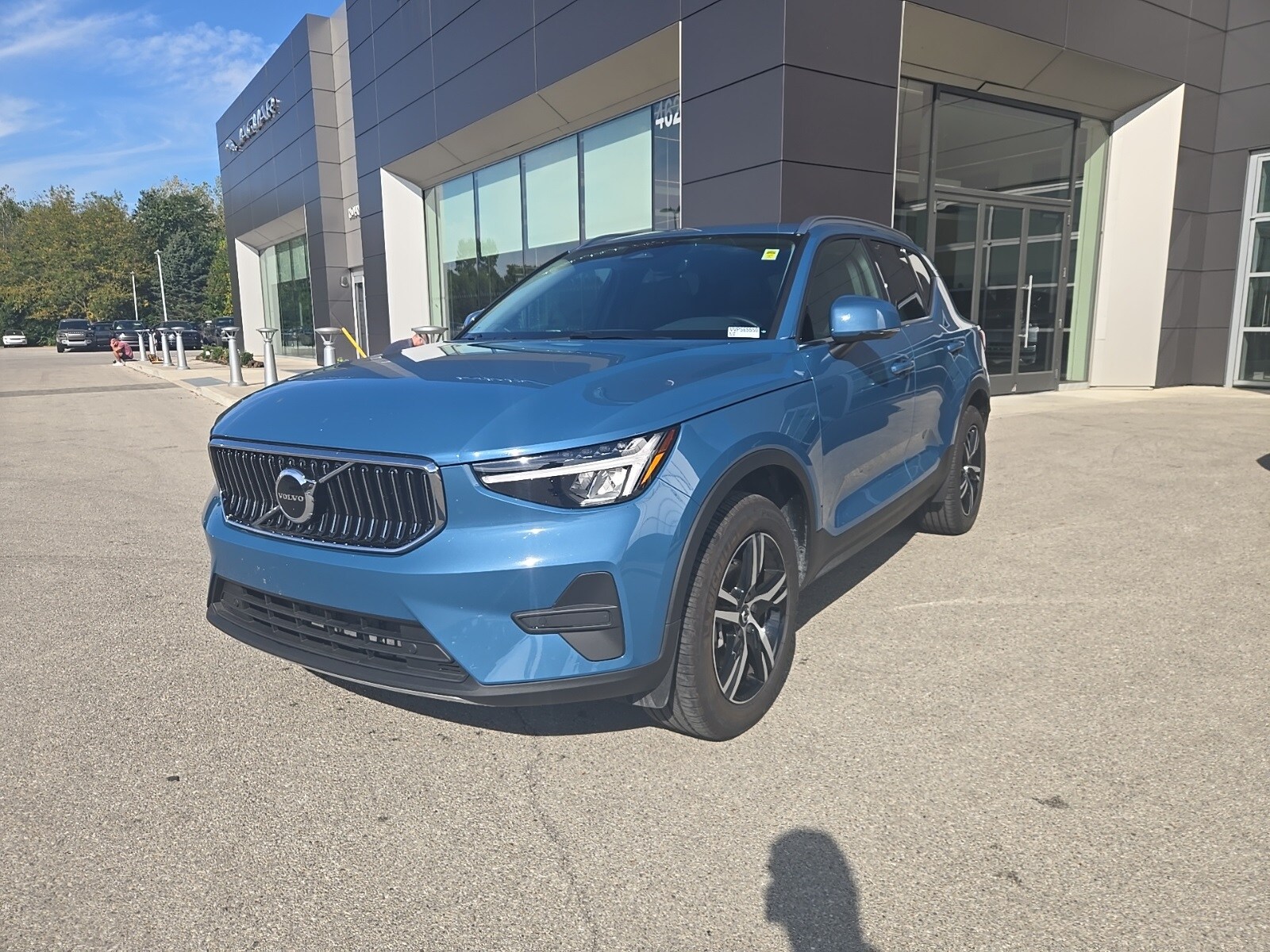 2025 Volvo XC40 Core photo 2