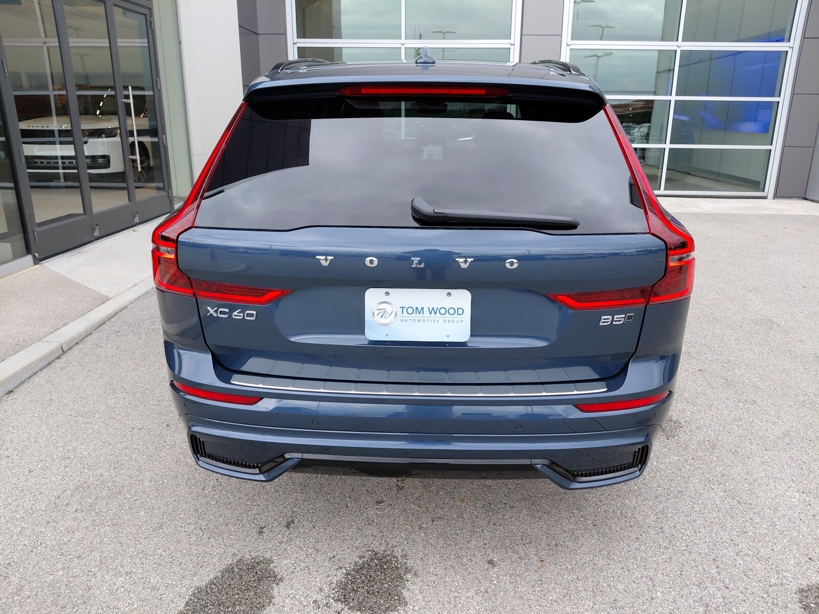 2026 Volvo XC60 B5 Plus photo 4