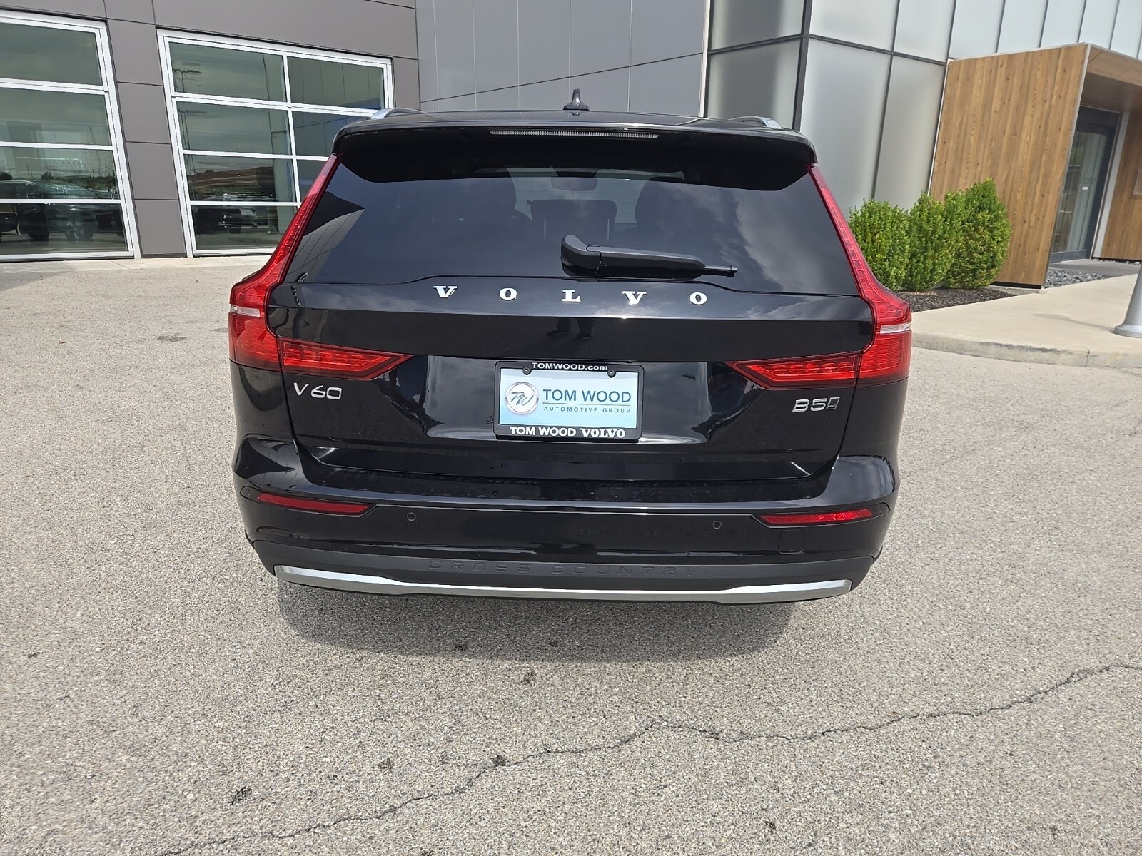 2024 Volvo V60 Cross Country B5 Plus photo 4