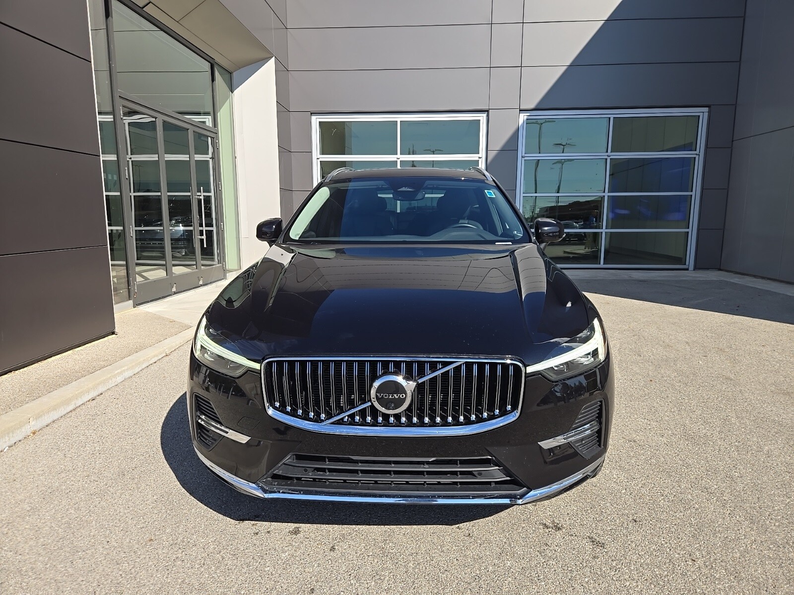 2023 Volvo XC60 B5 Plus photo 3