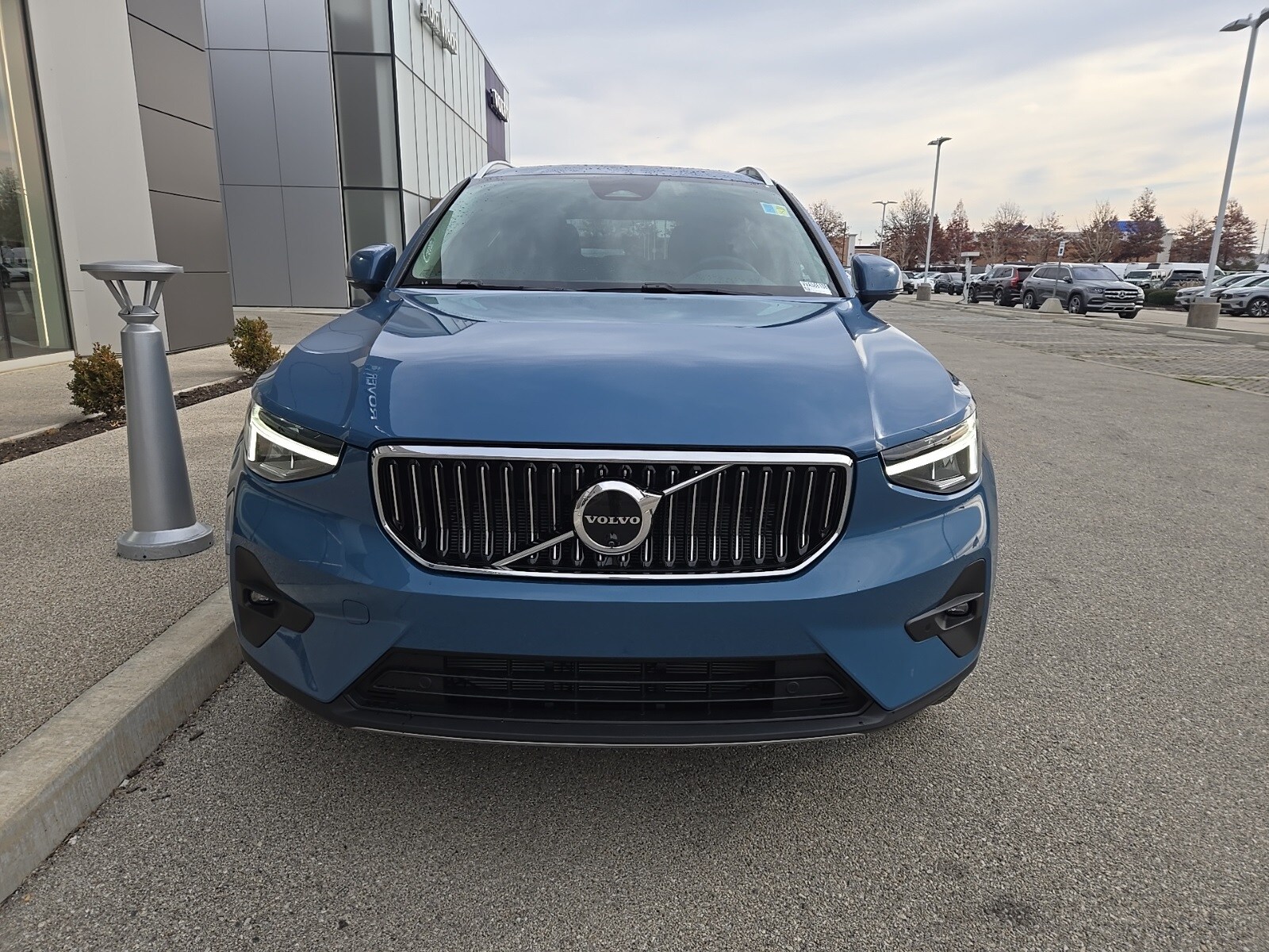 2025 Volvo XC40 Plus photo 3
