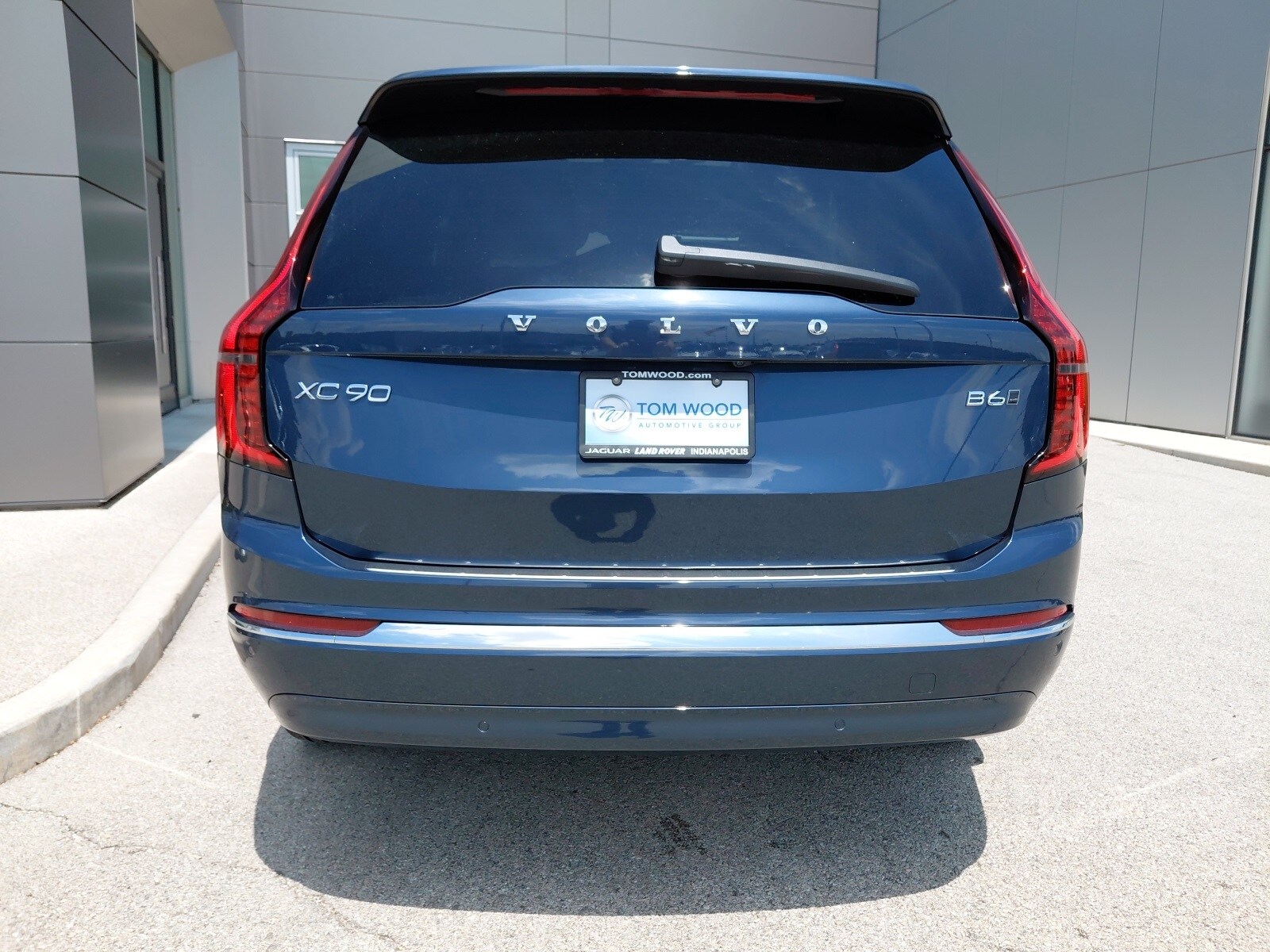 2025 Volvo XC90 Core photo 4