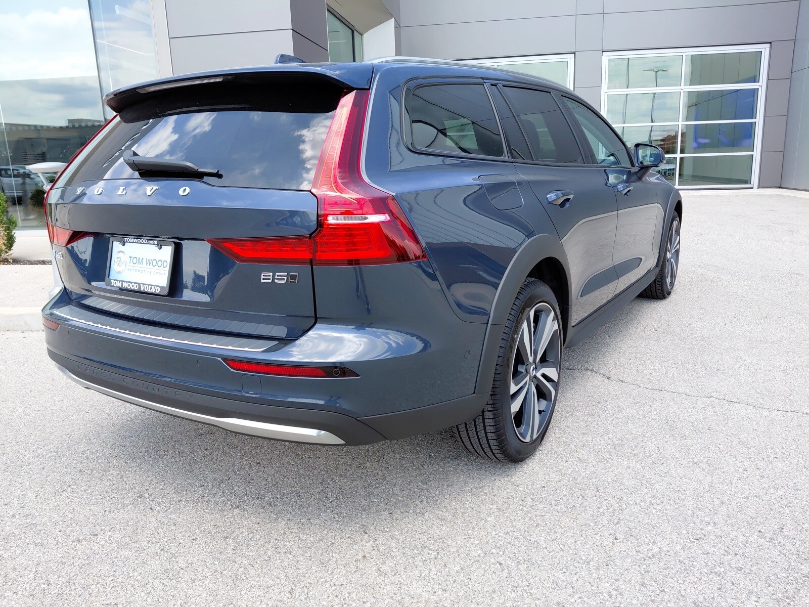 2026 Volvo V60 Cross Country B5 Plus photo 2