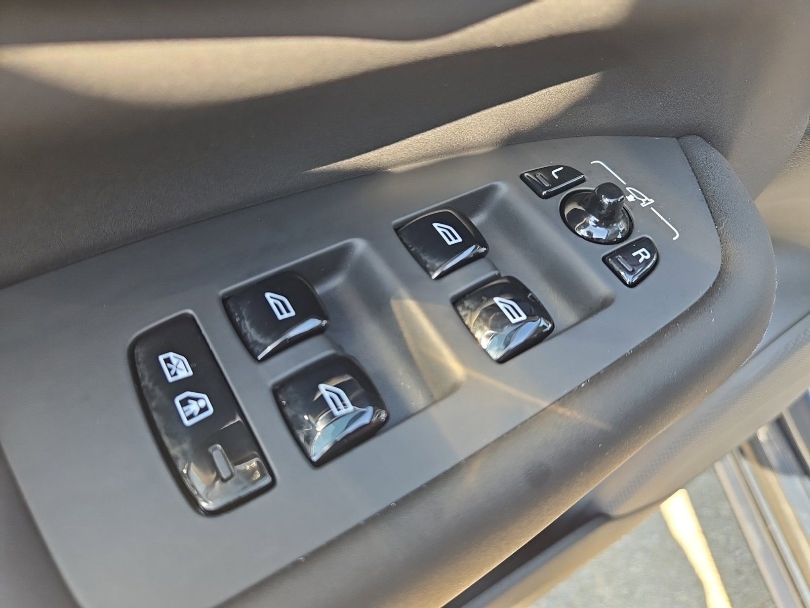 2026 Volvo XC90 Plus - Photo 26