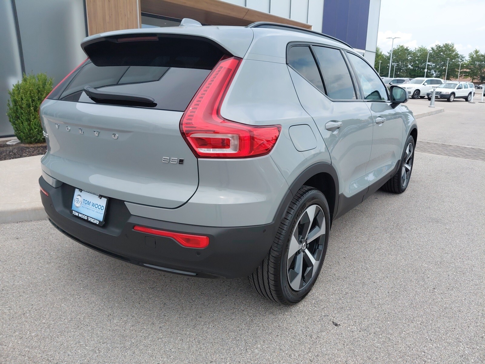 2026 Volvo XC40 Plus photo 2