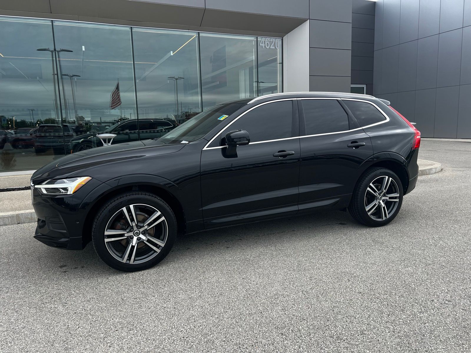 2019 Volvo XC60 T5 Momentum AWD's photo