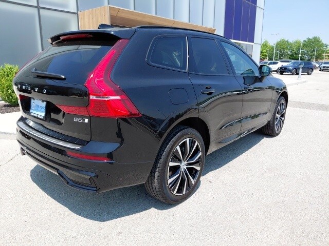 2025 Volvo XC60 B5 Plus photo 2