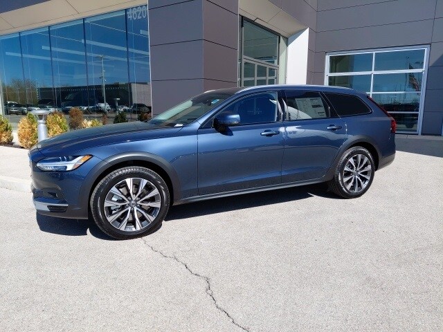 2025 Volvo V90 Cross Country B6 Plus AWD Wagon
