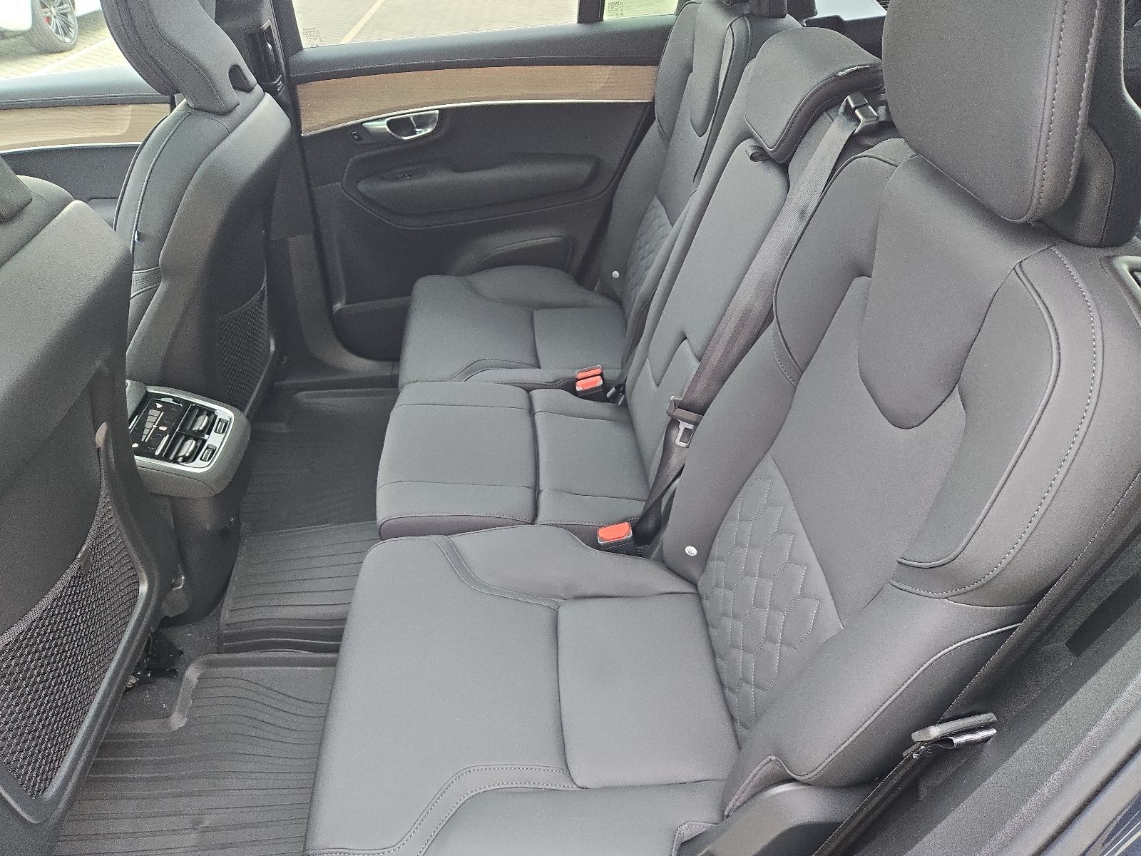 2026 Volvo XC90 Plus - Photo 33