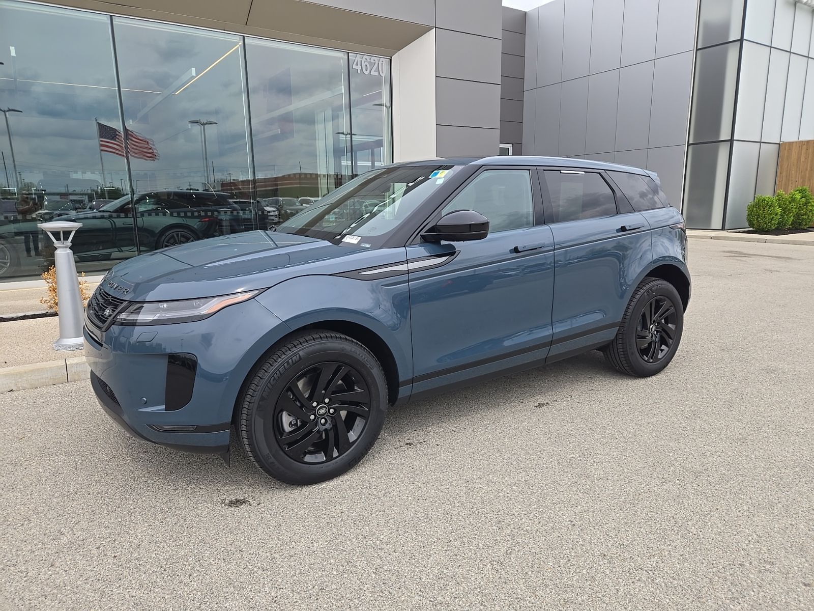 2026 Land Rover Range Rover Evoque S's photo